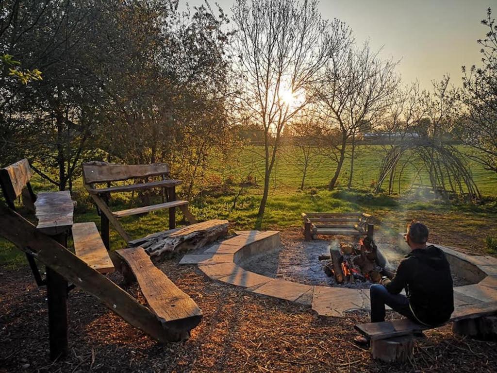 Plush Tents Yurt Village Chichester Exterior foto